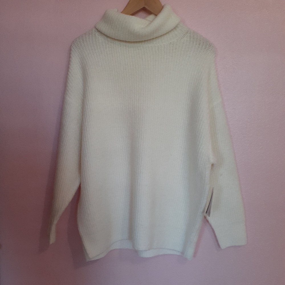 Philosophy ivory whitr turtle neck wool blend